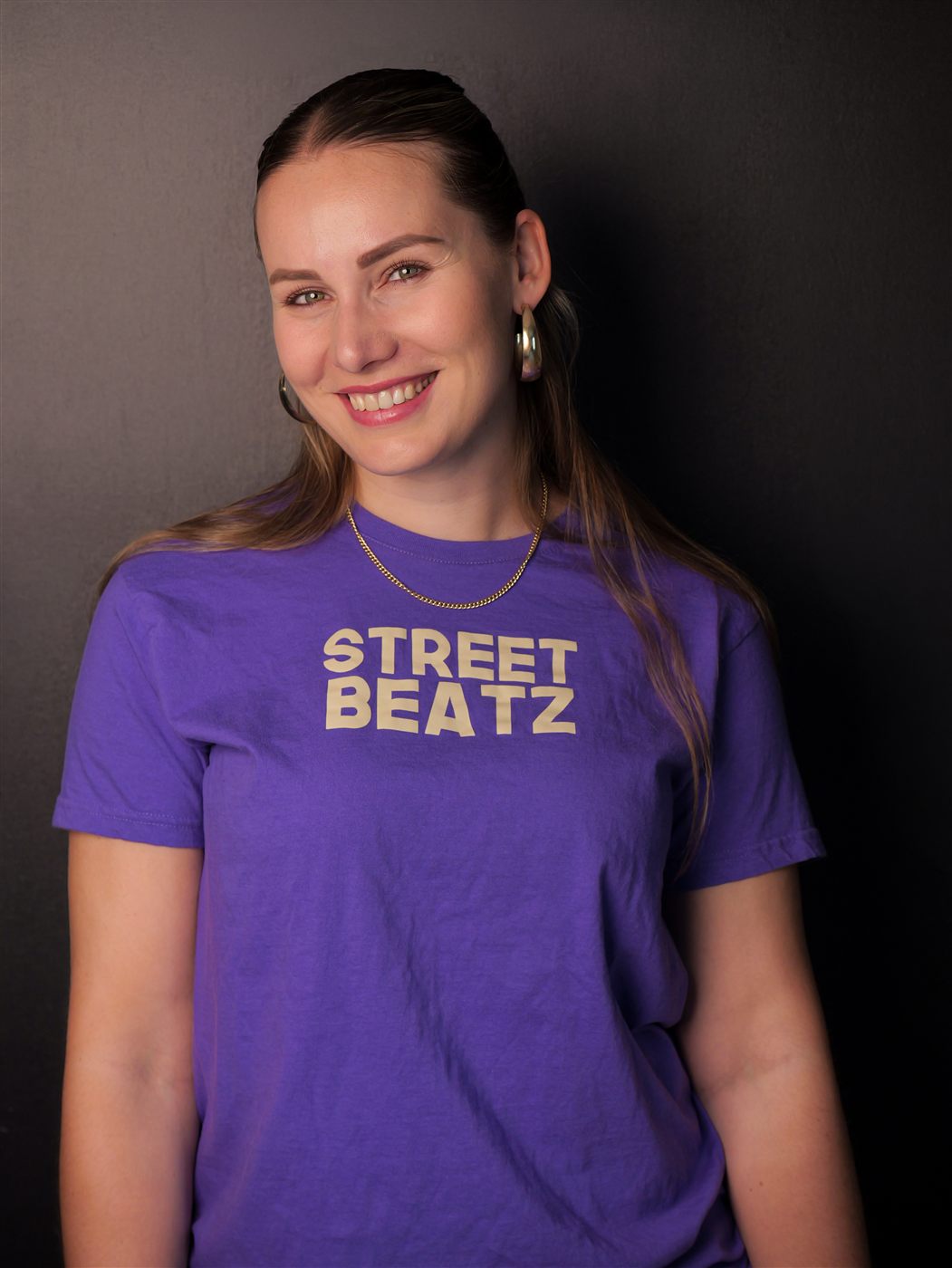 Danseres van Streetbeatz met Streetbeatz-shirt